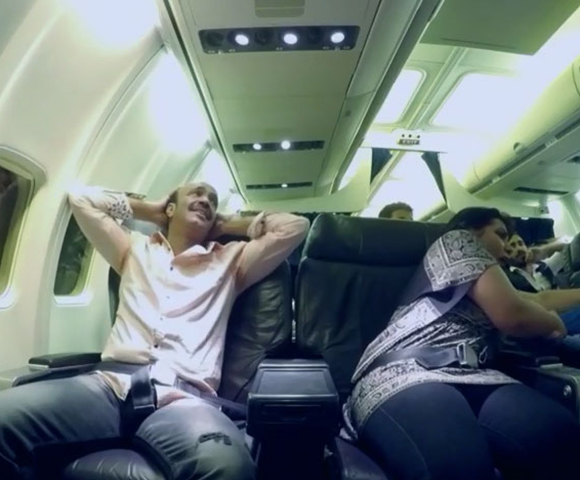 بالفيديو- أول حالة ولادة على طائرة "هبوط إضطراري"